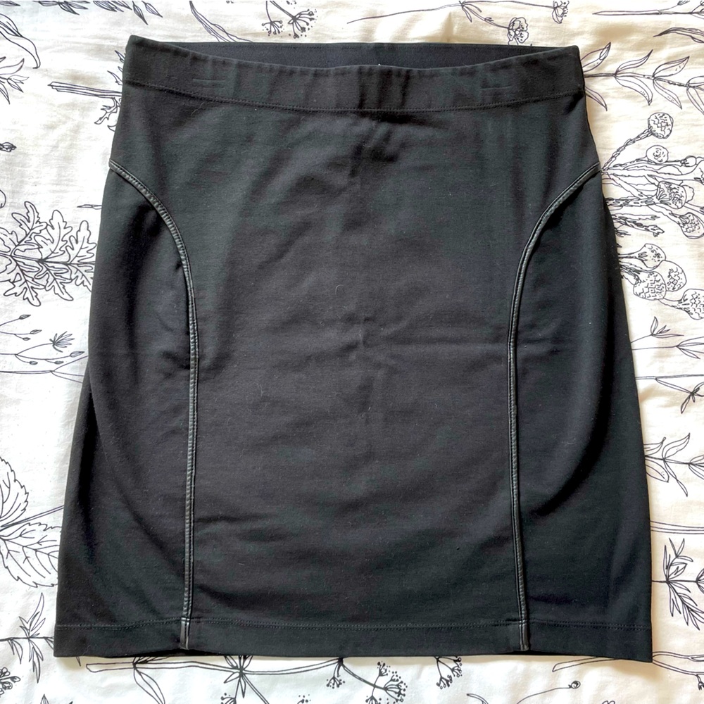 🖤 Black Max Studio Pencil Mini Skirt